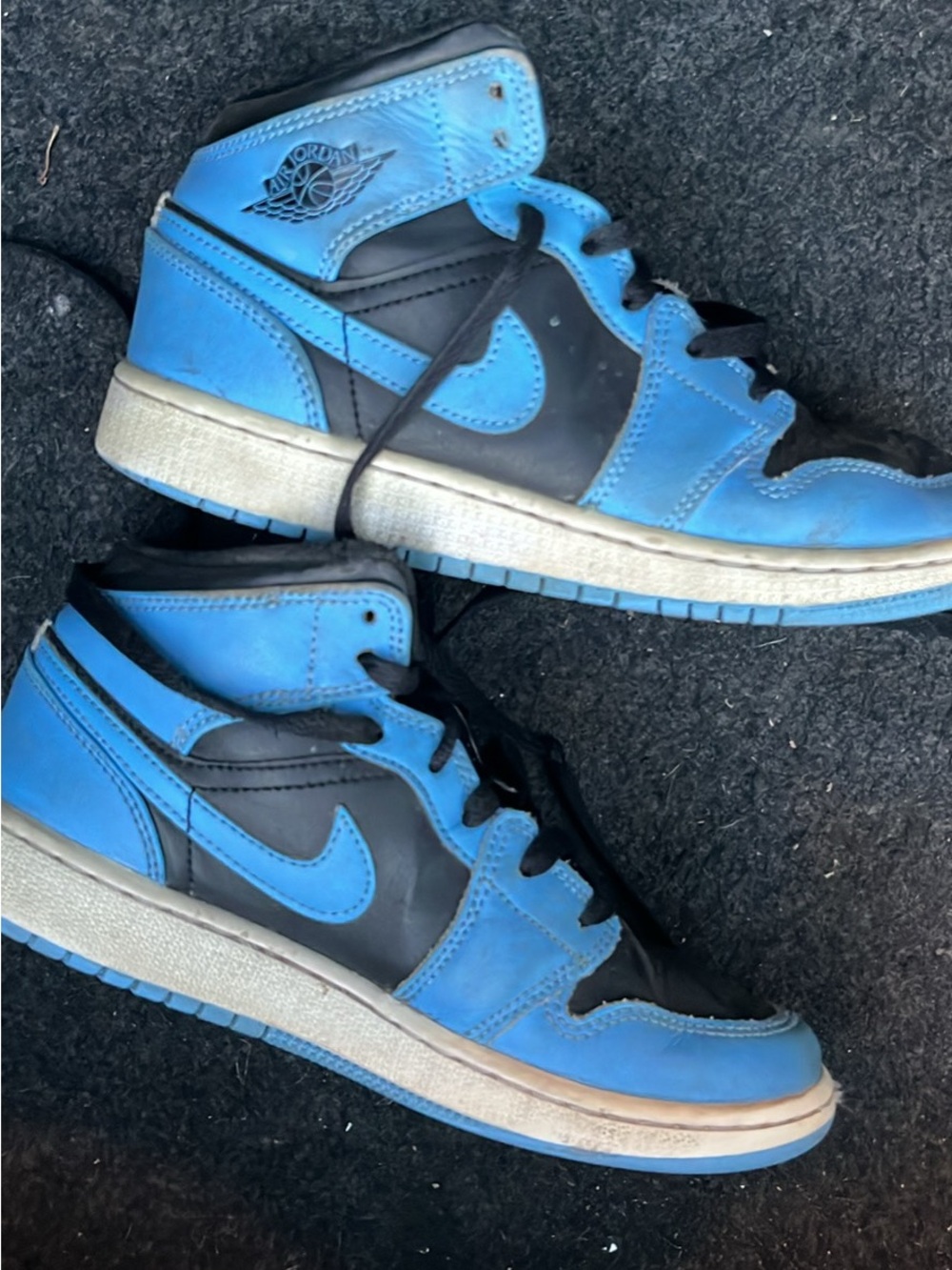 Nike Men’s High-Top Sneakers in Blue and Black